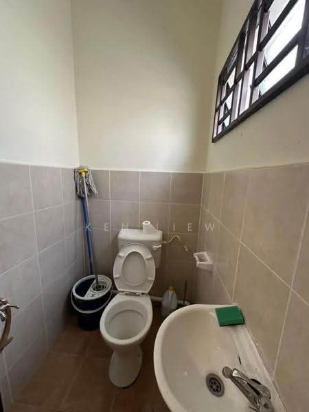 2-storey Terraced House for Sale in Kelapa Sawit (Kulai) - Ken Liew - Bathroom - PropertyGuru.com.my