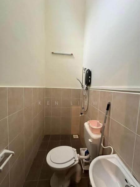 2-storey Terraced House for Sale in Kelapa Sawit (Kulai) - Ken Liew - Bathroom - PropertyGuru.com.my