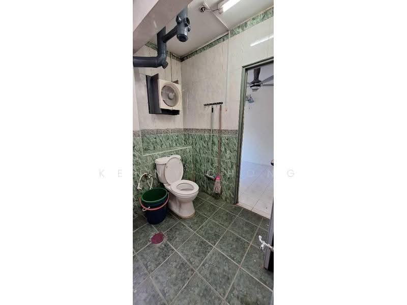 Pangsapuri untuk Dijual di saujana apartment - Kenny Chong - Bathroom - PropertyGuru.com.my