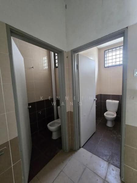 Kedai / Pejabat untuk Disewa di Taman Subang Bestari (Sungai Buloh) - Kenneth Wang - Bathroom - PropertyGuru.com.my
