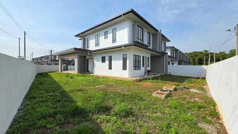 Semi-Detached House for Sale in Stapok (Kuching) - Leslie Loi - Exterior - PropertyGuru.com.my