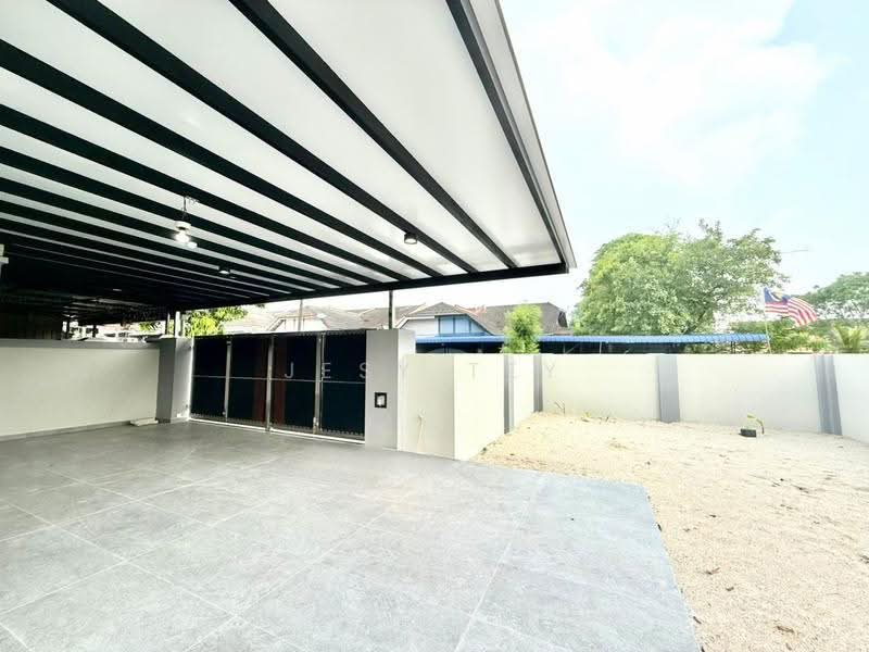1-storey Terraced House for Sale in Taman Universiti (Sri Gading) - Jesy Tey - Exterior - PropertyGuru.com.my