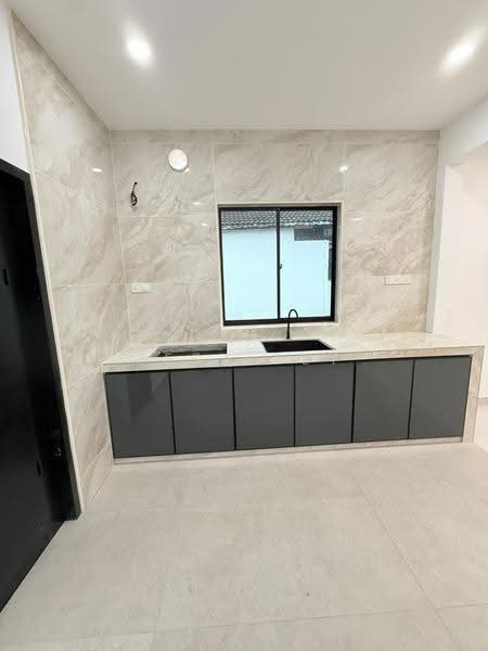 1-storey Terraced House for Sale in Taman Universiti (Sri Gading) - Jesy Tey - Kitchen - PropertyGuru.com.my