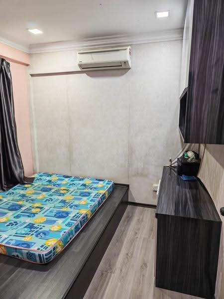 Pangsapuri untuk Disewa di Permas Ville Apartment - XY Sen - Bedroom - PropertyGuru.com.my