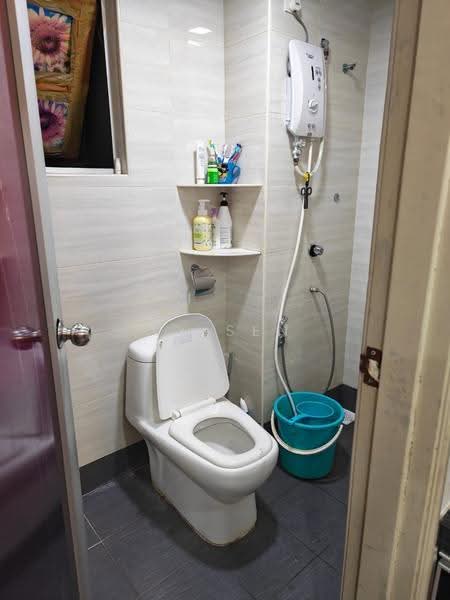 Pangsapuri untuk Disewa di Permas Ville Apartment - XY Sen - Bathroom - PropertyGuru.com.my