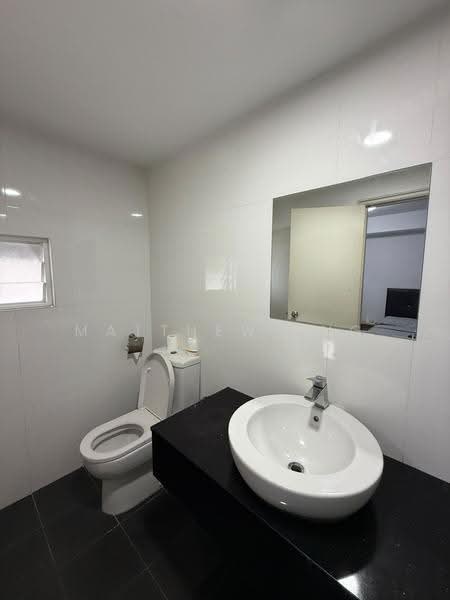 Kediaman Servis untuk Dijual di Maritime Suite - Matthew Png - Bathroom - PropertyGuru.com.my