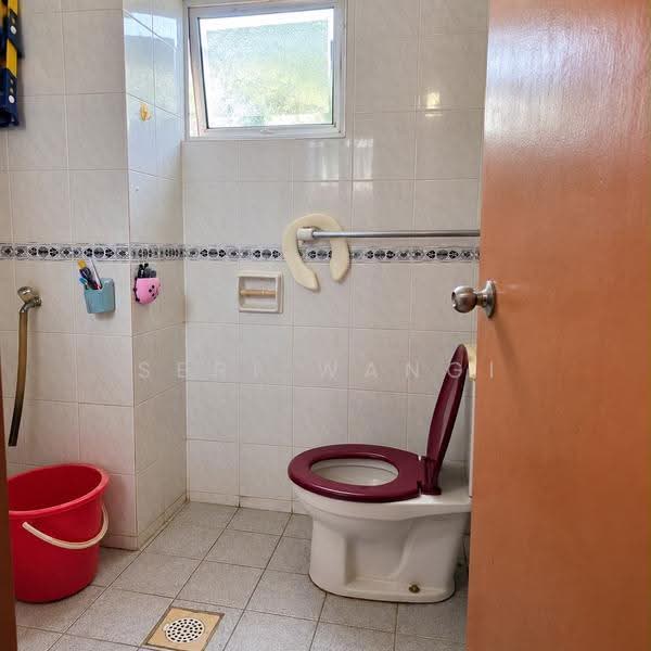 Pangsapuri untuk Dijual di Titiwangsa Apartment - Seri Wangi - Bathroom - PropertyGuru.com.my
