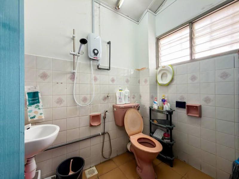 2-storey Terraced House for Sale in BANDAR PUCHONG JAYA (Puchong) - Muhd Khairulnawawi Kamaruddin - Bathroom - PropertyGuru.com.my