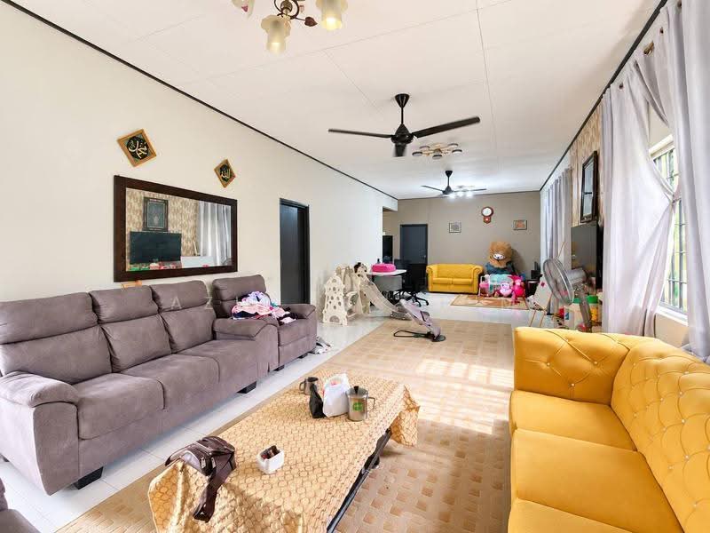 Bungalow House for Sale in Kota Perdana (Seri Kembangan) - Azli Ibrahim - Living Room - PropertyGuru.com.my