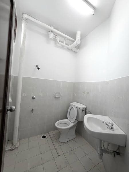 Apartment for Sale at Lake View Suites - Daniel Yong - Bathroom - PropertyGuru.com.my