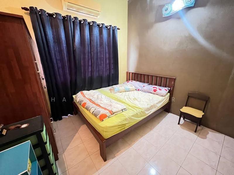 Rumah Teres 2-Tingkat untuk Dijual di Taman Kapar Indah (Kapar) - Hazeman Omar - Bedroom - PropertyGuru.com.my
