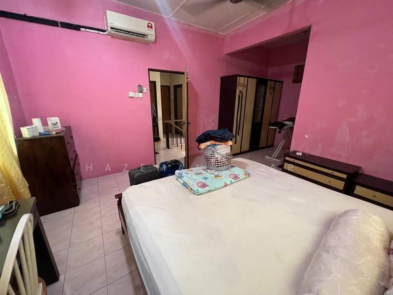 Rumah Teres 2-Tingkat untuk Dijual di Taman Kapar Indah (Kapar) - Hazeman Omar - Bedroom - PropertyGuru.com.my