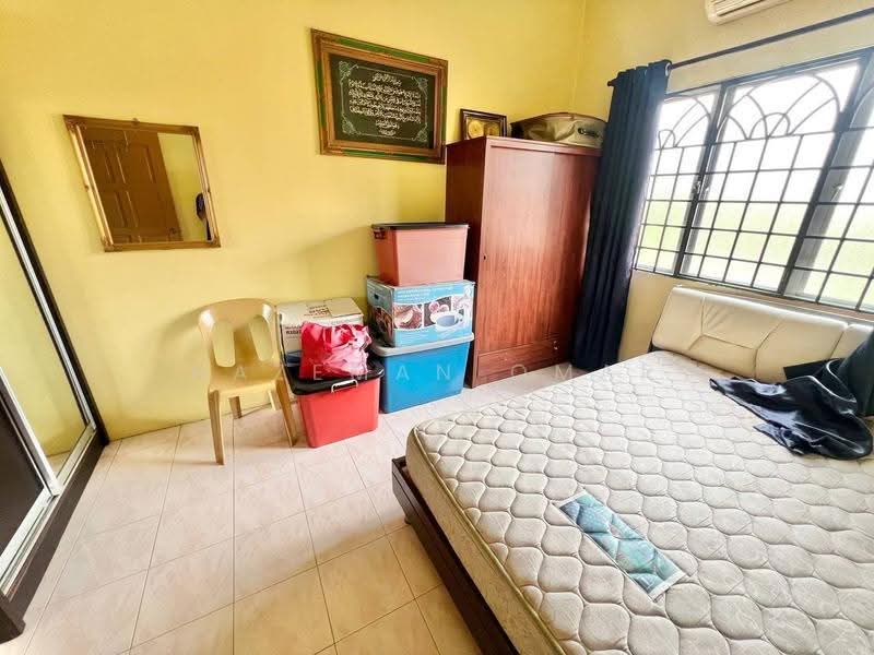 Rumah Teres 2-Tingkat untuk Dijual di Taman Kapar Indah (Kapar) - Hazeman Omar - Bedroom - PropertyGuru.com.my