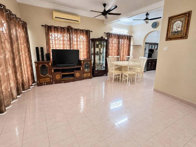Rumah Teres 2-Tingkat untuk Dijual di Taman Kapar Indah (Kapar) - Hazeman Omar - Living Room - PropertyGuru.com.my