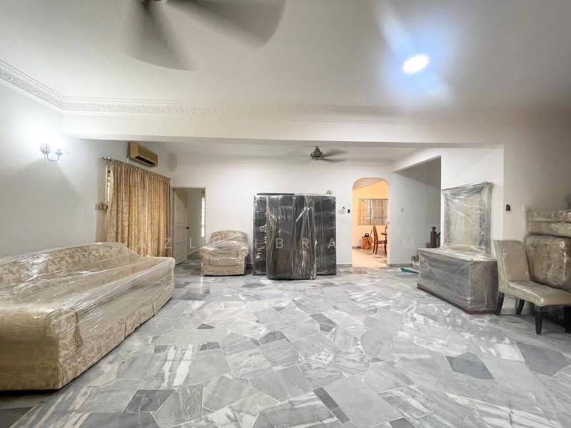 2-storey Terraced House for Sale in Usj 24 (Subang Jaya) - Azli Ibrahim - Living Room - PropertyGuru.com.my