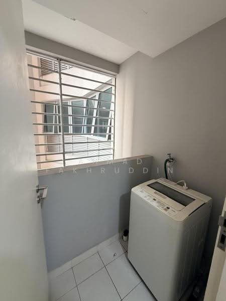 Kediaman Servis untuk Dijual di Teega Suites - Ahmad Fakhruddin - Balcony - PropertyGuru.com.my