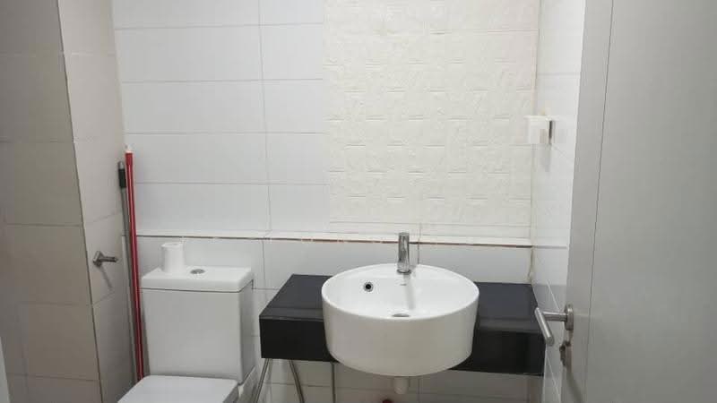 Kediaman Servis untuk Dijual di Residences @ 1 Tebrau - Ee Fong Toh - Bathroom - PropertyGuru.com.my