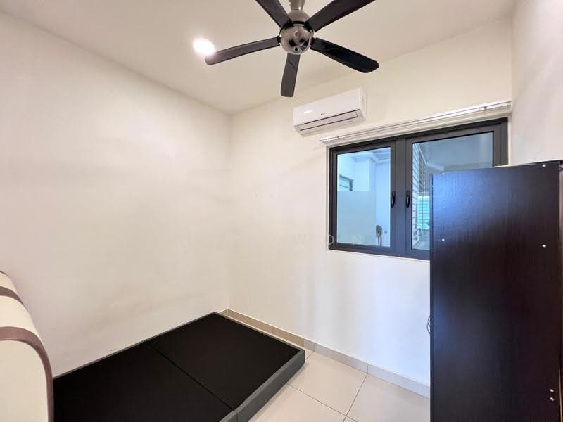 Condominium for Rent at Skyvilla @ D'Island - Felix Wong - Bedroom - PropertyGuru.com.my