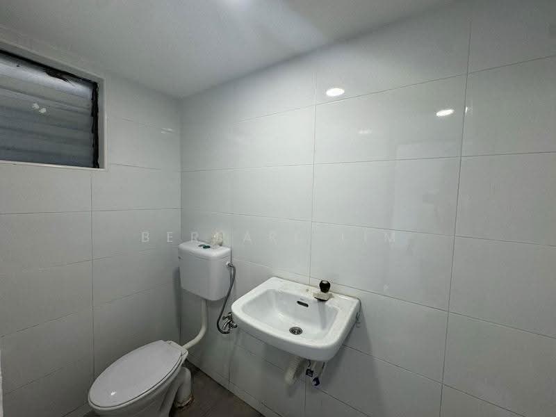 Flat for Rent at Taman Pulai Utama - Bernard Lim - Bathroom - PropertyGuru.com.my