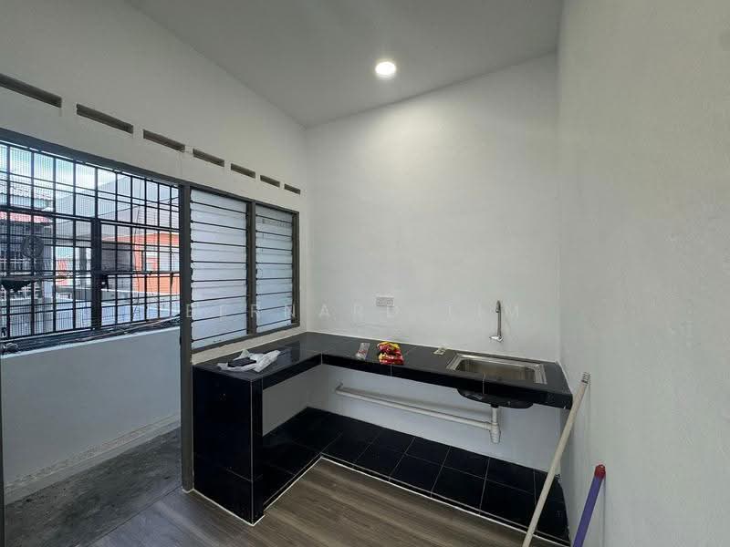 Flat for Rent at Taman Pulai Utama - Bernard Lim - Kitchen - PropertyGuru.com.my