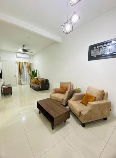 Rumah Teres untuk Disewa di Bandar Springhill (Jimah) - TF Lee - Living Room - PropertyGuru.com.my