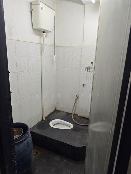 Shop for Rent in Ampang (Kuala Lumpur) - Janice Yap - Bathroom - PropertyGuru.com.my
