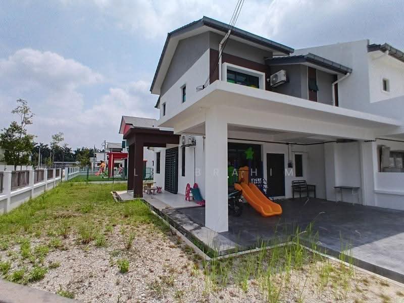 2-storey Terraced House for Sale in Saujana Utama (Puncak Alam) - Azli Ibrahim - Exterior - PropertyGuru.com.my