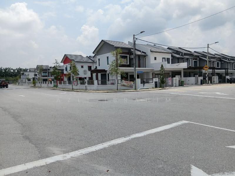 2-storey Terraced House for Sale in Saujana Utama (Puncak Alam) - Azli Ibrahim - Exterior - PropertyGuru.com.my