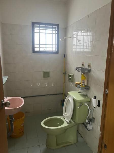 Rumah Teres untuk Dijual di Taman Putri Kulai (Kulai) - June Tan - Bathroom - PropertyGuru.com.my