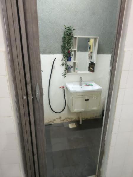 2-storey Terraced House for Sale in Taman Muhibbah (Kulai) - Ee Fong Toh - Bathroom - PropertyGuru.com.my