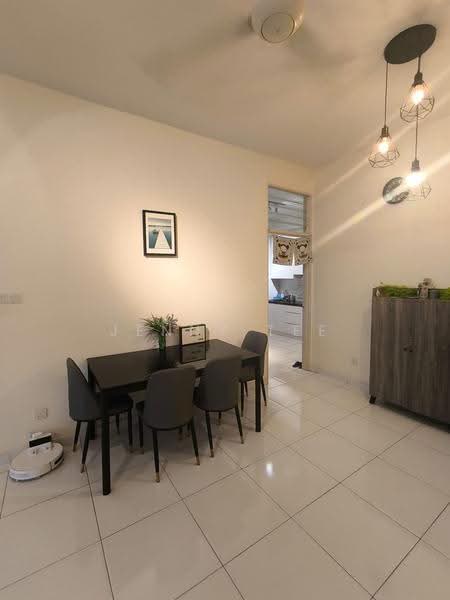Pangsapuri untuk Disewa di Sky Garden Residences - Jenny Tee - Dining Room - PropertyGuru.com.my