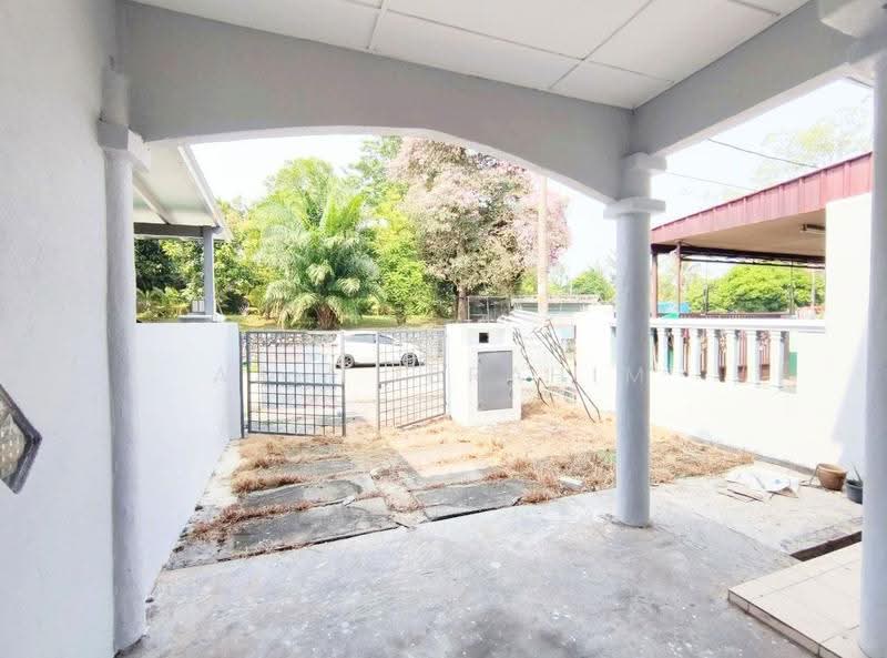 Rumah Teres 2-Tingkat untuk Dijual di Seksyen 8 (Bangi) - Azli Ibrahim - Exterior - PropertyGuru.com.my
