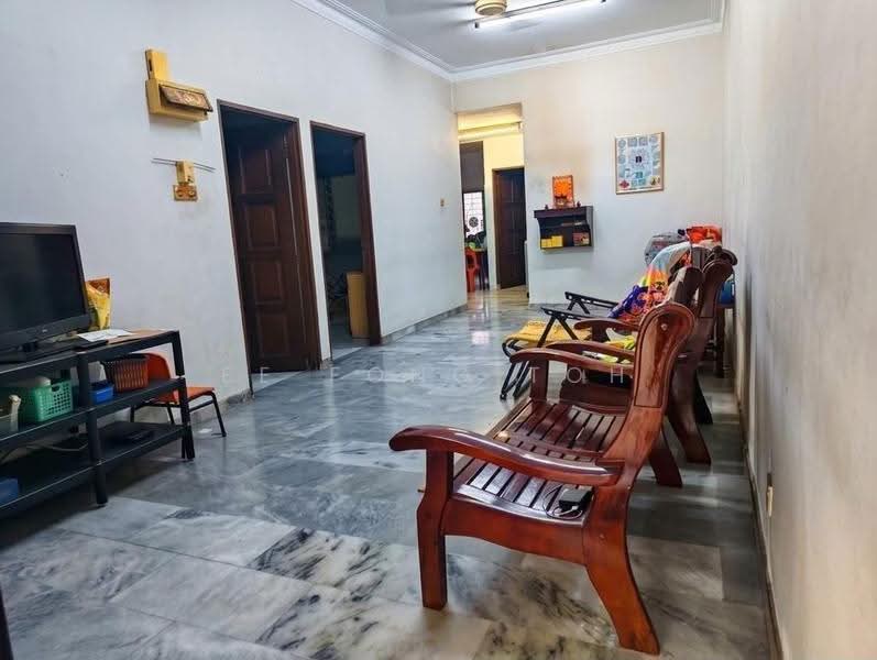 1-storey Terraced House for Sale in Taman Johor Jaya (Johor Bahru) - Ee Fong Toh - Living Room - PropertyGuru.com.my