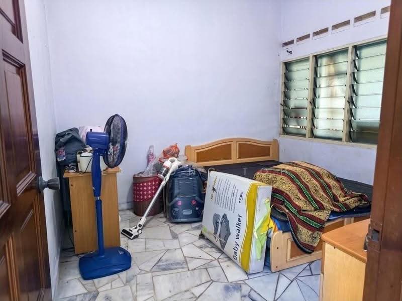 1-storey Terraced House for Sale in Taman Johor Jaya (Johor Bahru) - Ee Fong Toh - Bedroom - PropertyGuru.com.my