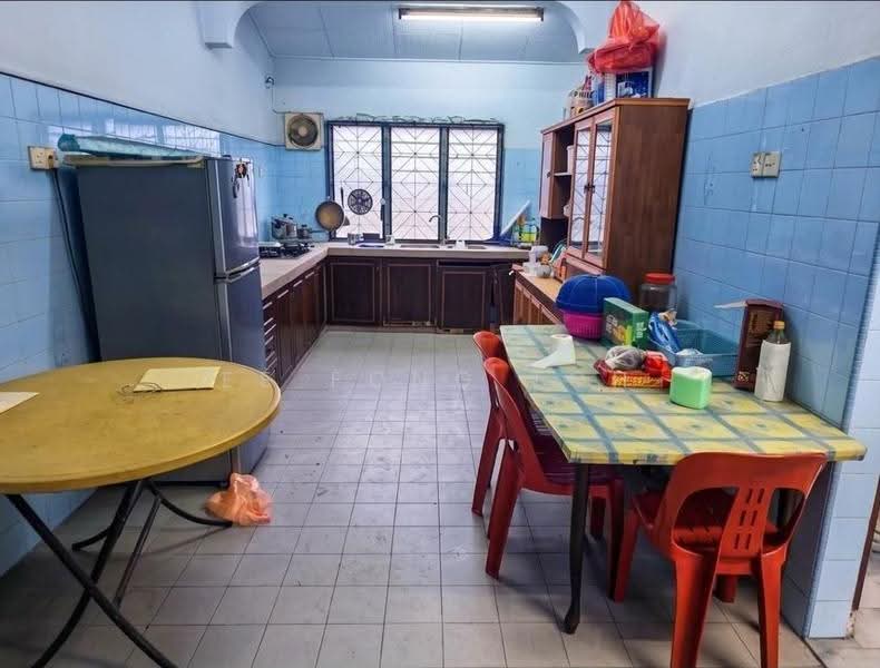 1-storey Terraced House for Sale in Taman Johor Jaya (Johor Bahru) - Ee Fong Toh - Kitchen - PropertyGuru.com.my