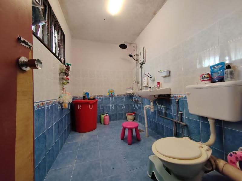 2-storey Terraced House for Sale in Bandar Baru Bangi (Selangor) - Muhd Khairulnawawi Kamaruddin - Bathroom - PropertyGuru.com.my