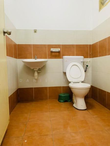 2-storey Terraced House for Sale in Bandar Pulai Jaya (Kulai) - Daniel Yong - Bathroom - PropertyGuru.com.my