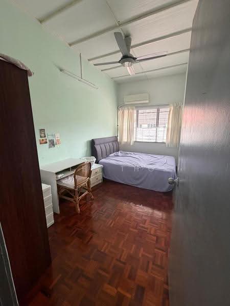 2-storey Terraced House for Sale in Taman Pekaka (Sungai Dua) - Alex Thor - Bedroom - PropertyGuru.com.my