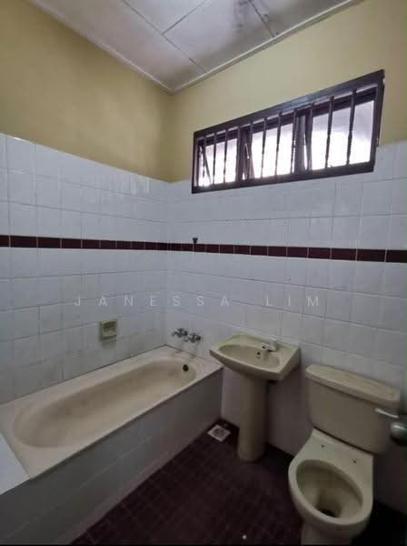 2-storey Terraced House for Sale in Taman Daya (Johor Bahru) - Janessa Lim - Bathroom - PropertyGuru.com.my