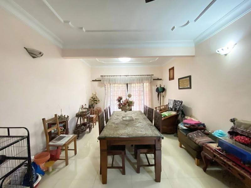 Rumah Berkembar untuk Dijual di Seksyen 9 (Shah Alam) - Salawati Busro - Dining Room - PropertyGuru.com.my