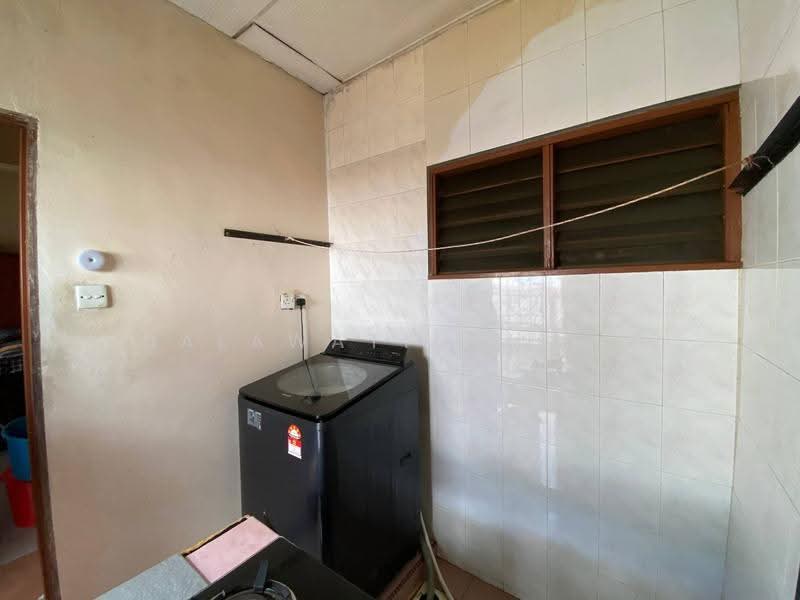 Rumah Berkembar untuk Dijual di Seksyen 9 (Shah Alam) - Salawati Busro - Kitchen - PropertyGuru.com.my