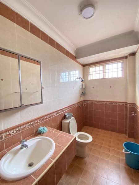 Rumah Berkembar untuk Dijual di Seksyen 9 (Shah Alam) - Salawati Busro - Bathroom - PropertyGuru.com.my