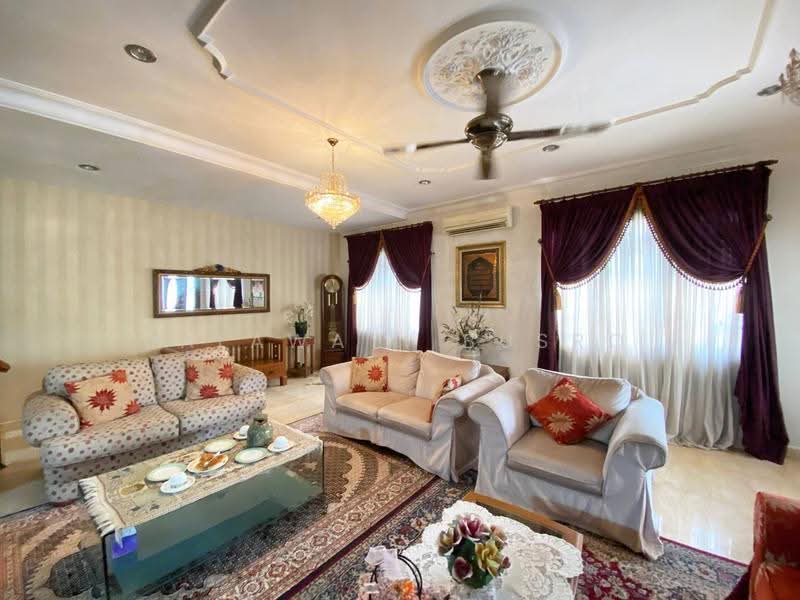 Rumah Berkembar untuk Dijual di Seksyen 9 (Shah Alam) - Salawati Busro - Living Room - PropertyGuru.com.my