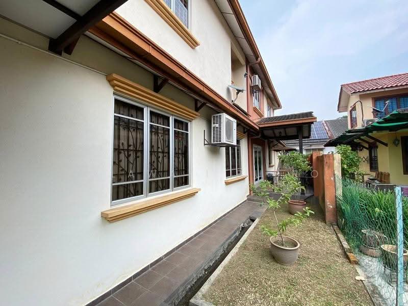 Rumah Berkembar untuk Dijual di Seksyen 9 (Shah Alam) - Salawati Busro - Exterior - PropertyGuru.com.my