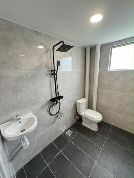 Flat for Sale at Bandar Selesa Jaya - Daniel Yong - Bathroom - PropertyGuru.com.my
