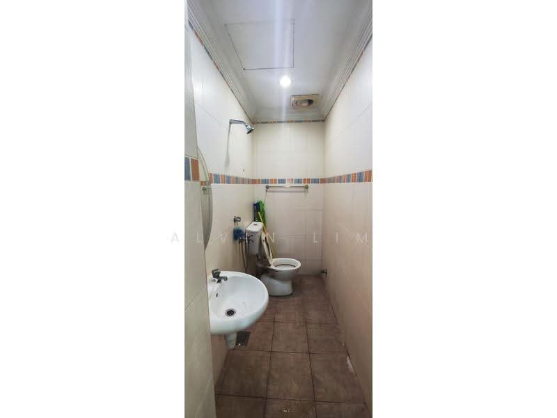 Pangsapuri untuk Disewa di Vista Bayu - Alvin Lim - Bathroom - PropertyGuru.com.my