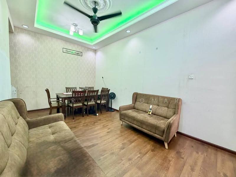 Rumah Teres 2-Tingkat untuk Dijual di Klang (Selangor) - Nur Alia Omar - Living Room - PropertyGuru.com.my