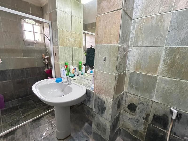 Bungalow House for Sale in Usj 17 (Subang Jaya) - Lai YK - Bathroom - PropertyGuru.com.my