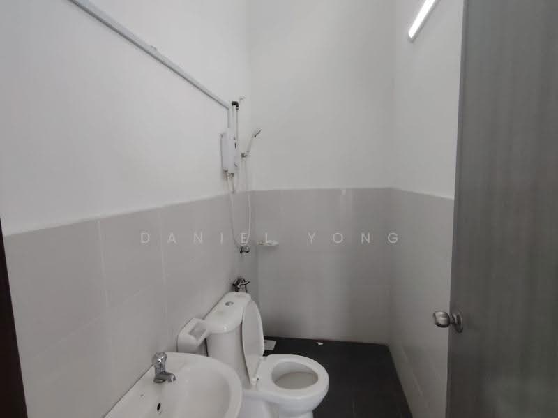 Rumah Teres 2-Tingkat untuk Disewa di Taman Pulai Mutiara (Iskandar Puteri (Nusajaya)) - Daniel Yong - Bathroom - PropertyGuru.com.my