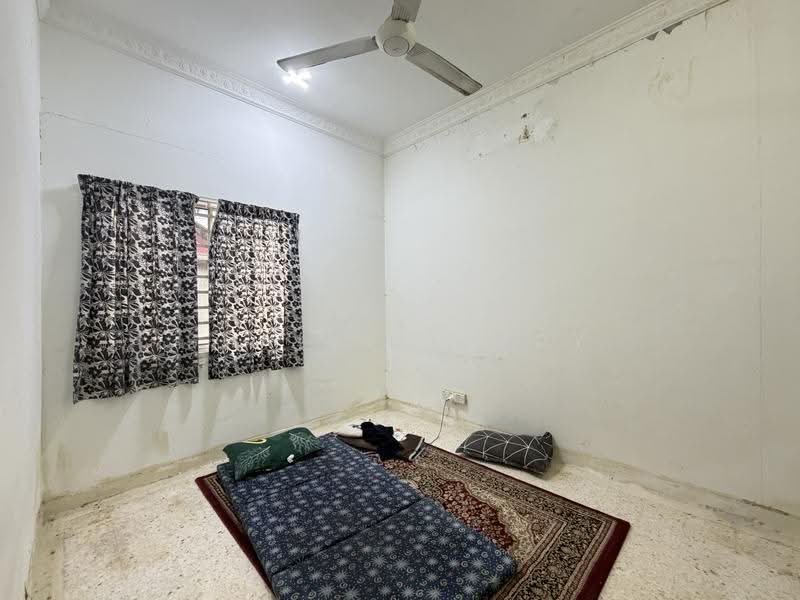 2-storey Terraced House for Sale in Taman Rasah Jaya (Rasah) - Shaiful Rudy - Bedroom - PropertyGuru.com.my